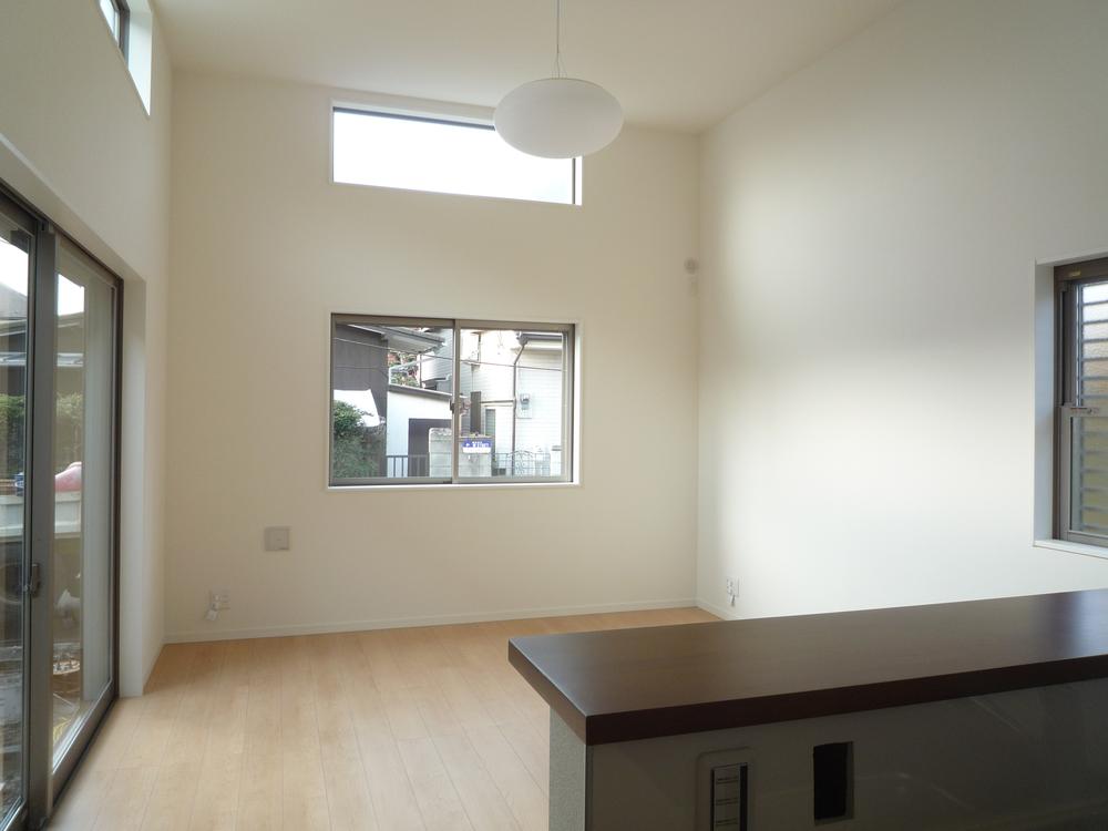 Living. A Building ・ In B Building both is counter kitchen (image A Building)