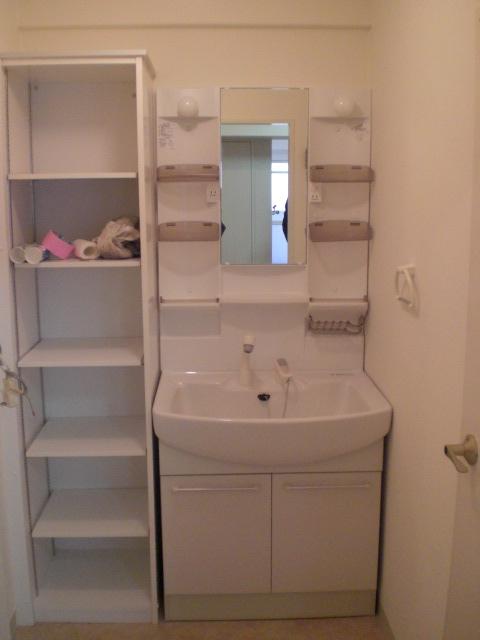 Wash basin, toilet. Indoor (June 2013) Shooting