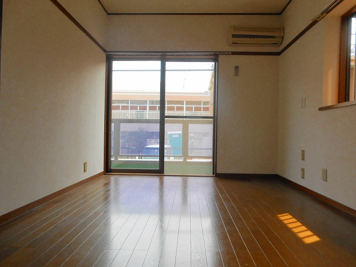 Other room space. Western-style 6 Pledge.