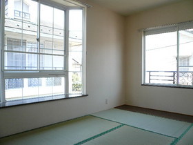 Living and room. Two-sided lighting bay window there of Japanese-style room