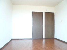 Living and room. 2 Kaiyoshitsu