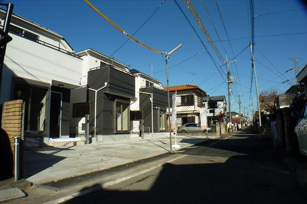 Local photos, including front road. Local (12 May 2013) Shooting