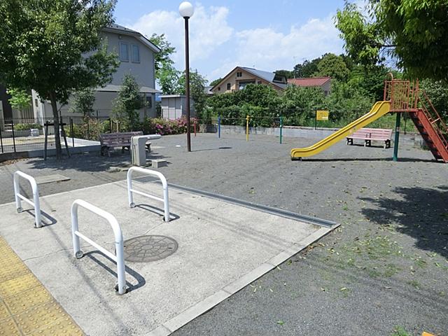 park. 690m to the light-cho, oak park