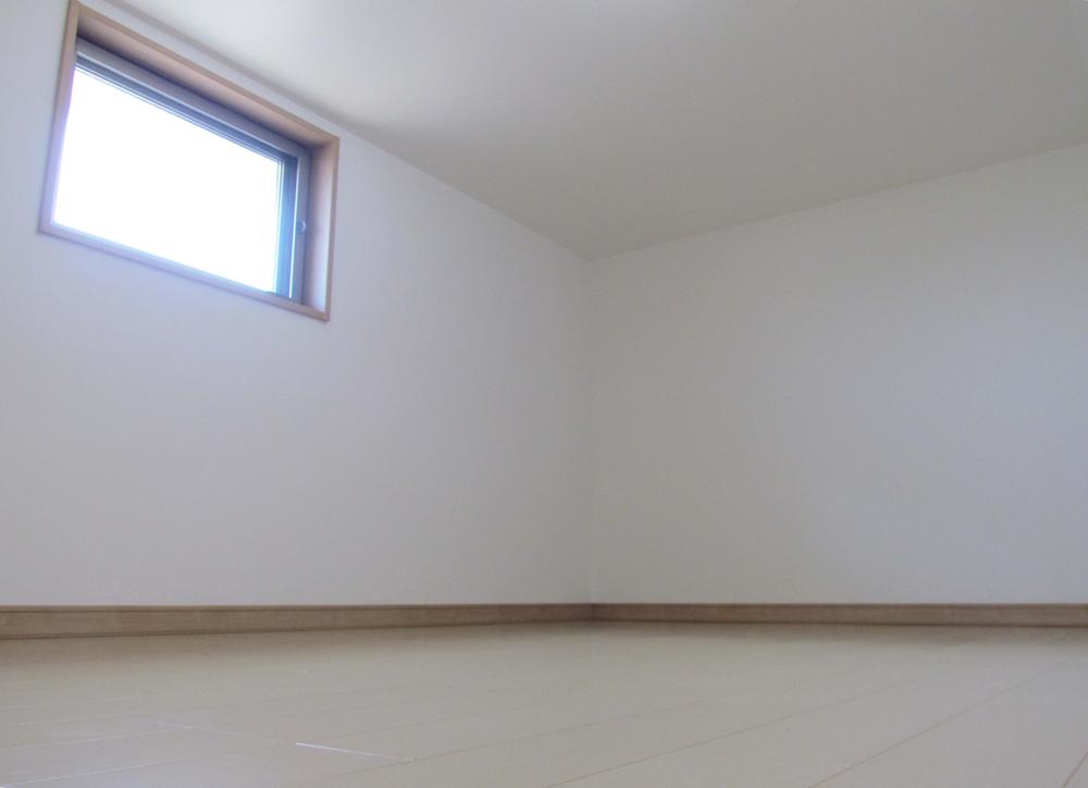 Other introspection. ● It is bright there is a window in the attic storage