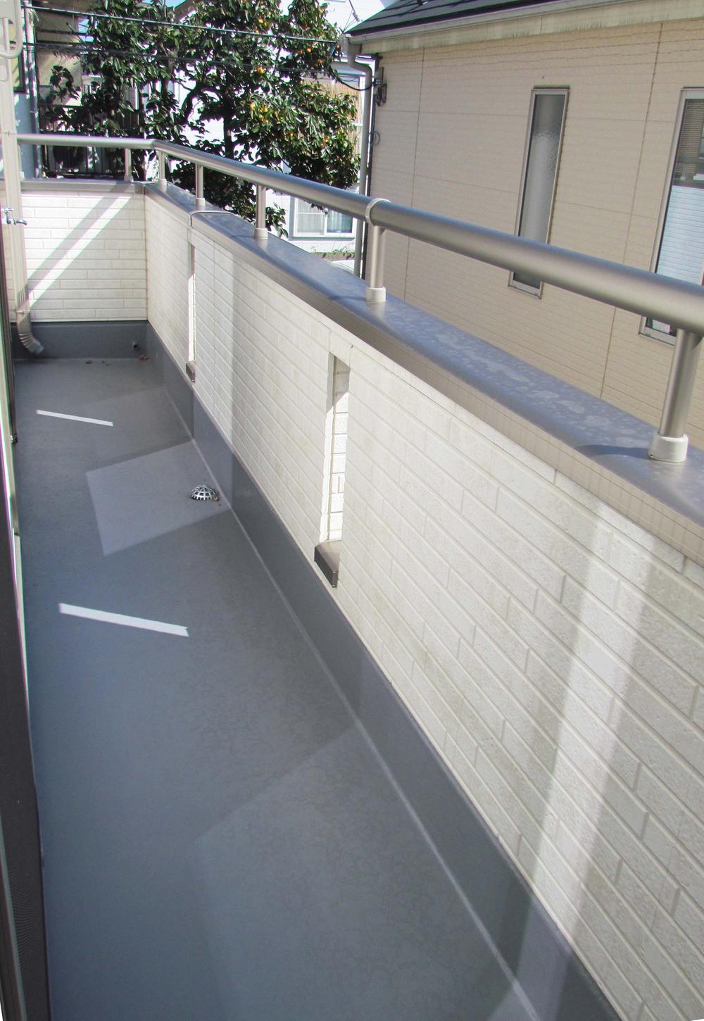 Other local. ● veranda