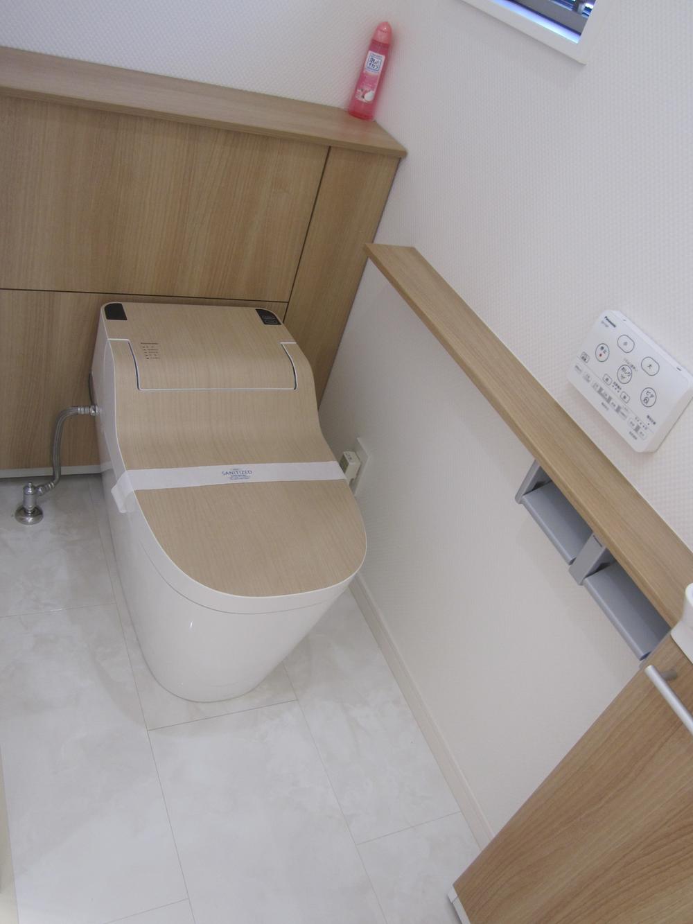 Toilet. ● Toilets: 2013 November shooting