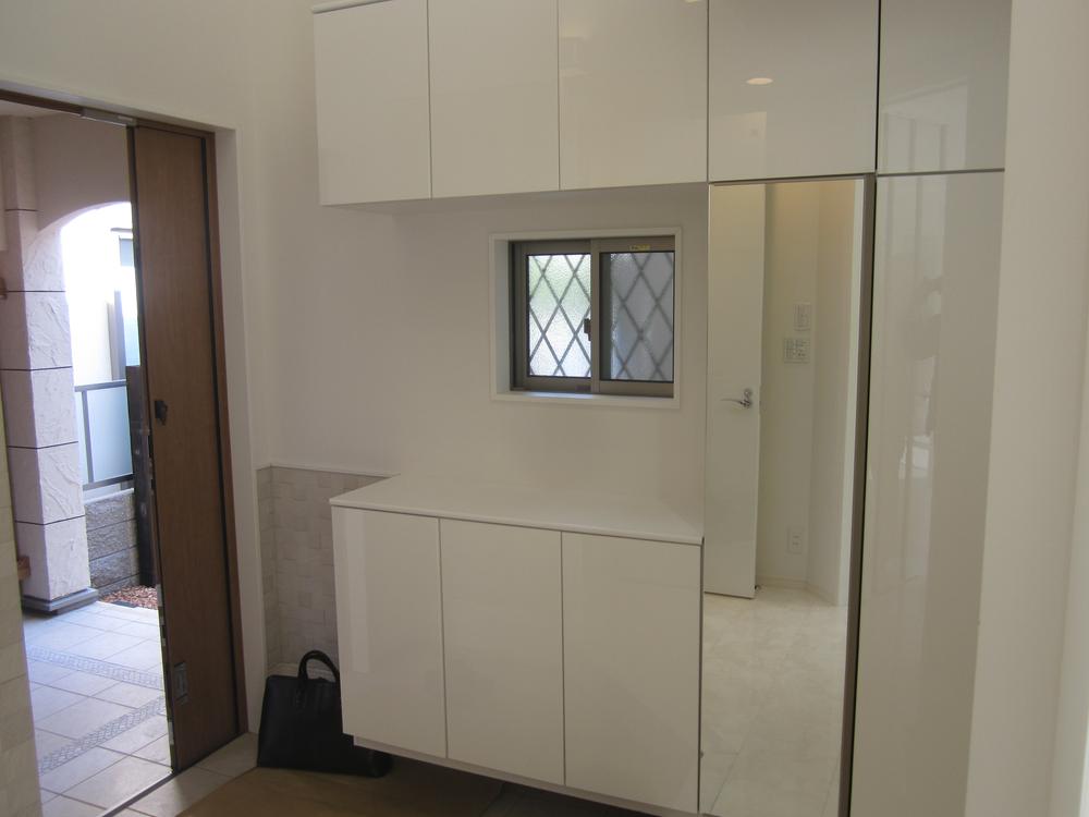 Entrance. ● entrance: 2013 November shooting