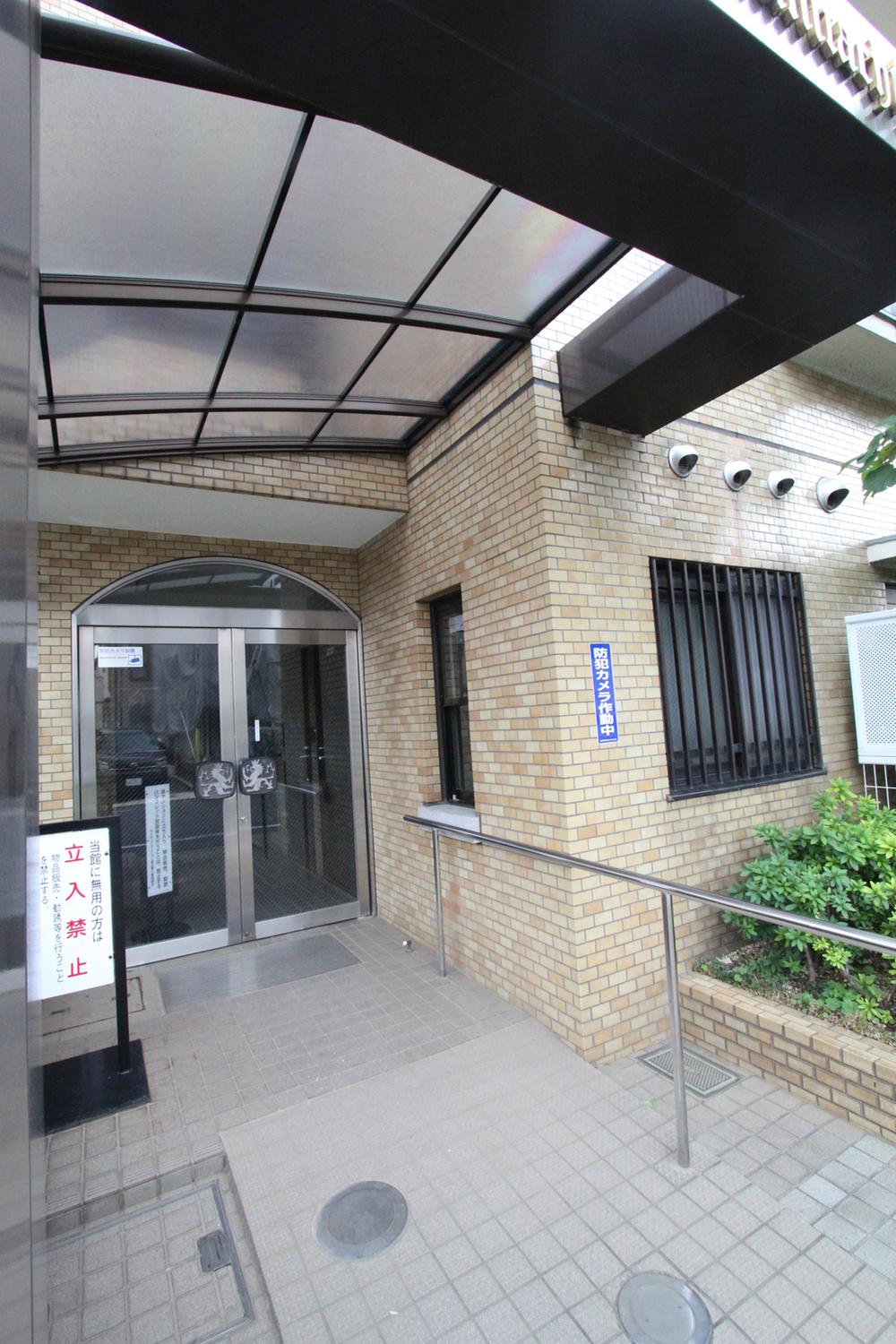 Entrance. Common areas