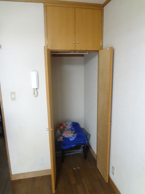 Receipt. Spacious storage.