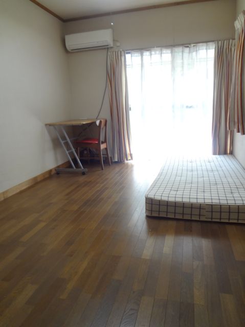 Living and room. desk ・ It is air-conditioned.