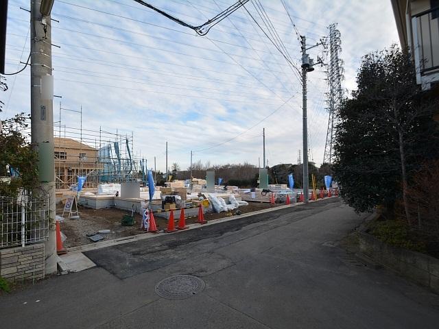 Local photos, including front road. Local photo (2013 December 17 shooting)