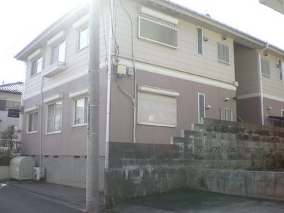 Other common areas. On-site trash yard