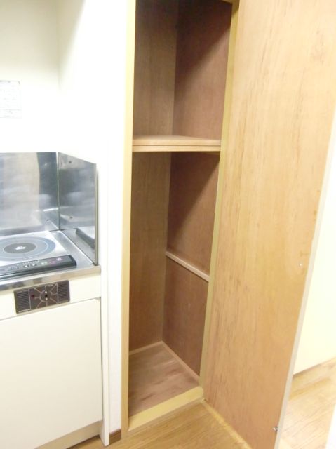 Receipt. Kitchen is next to the storage