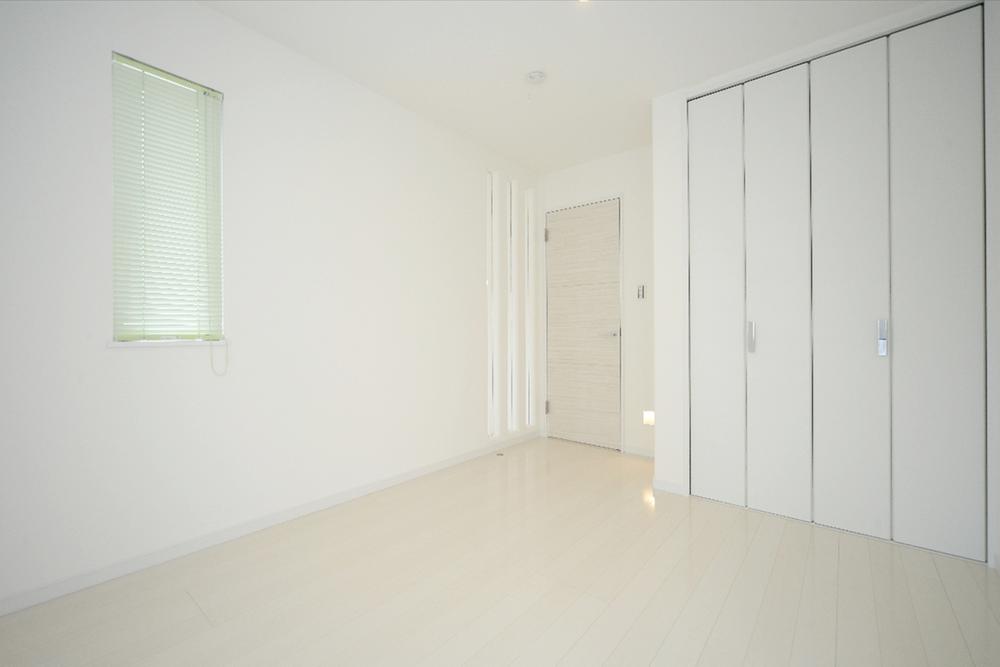 Non-living room. Each room, Closet Yes