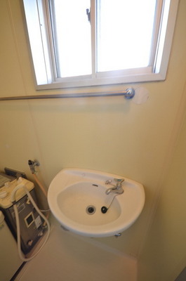 Washroom. ☆ Wash basin in the sun ☆