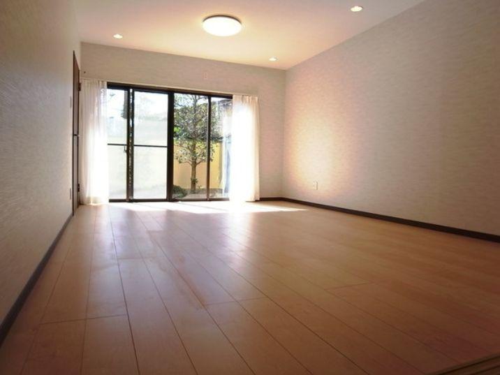 Living. 2 household Allowed