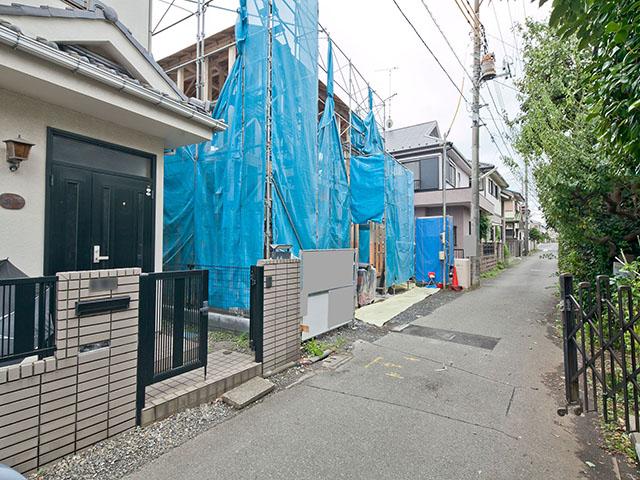 Local photos, including front road. Local (10 May 2013) Shooting