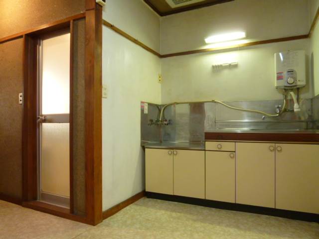 Kitchen. Spacious kitchen