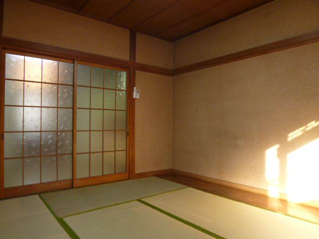 Living and room. From the veranda side