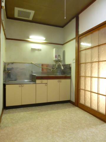 Kitchen. Spacious kitchen