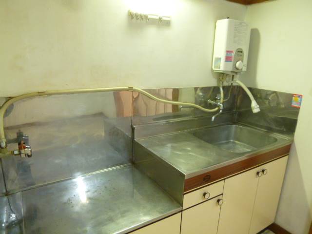 Kitchen. There is cooking space