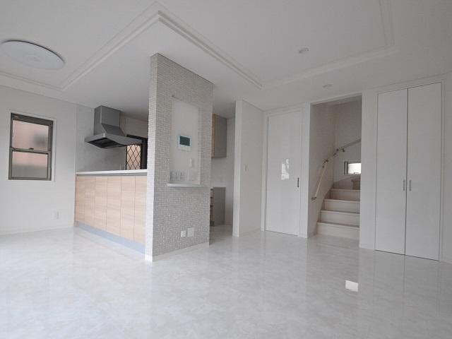 Living. Honda 3-chome living