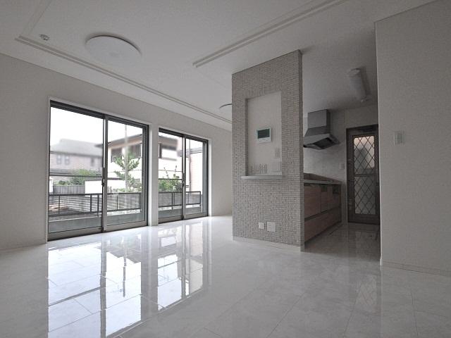 Living. Honda 3-chome living