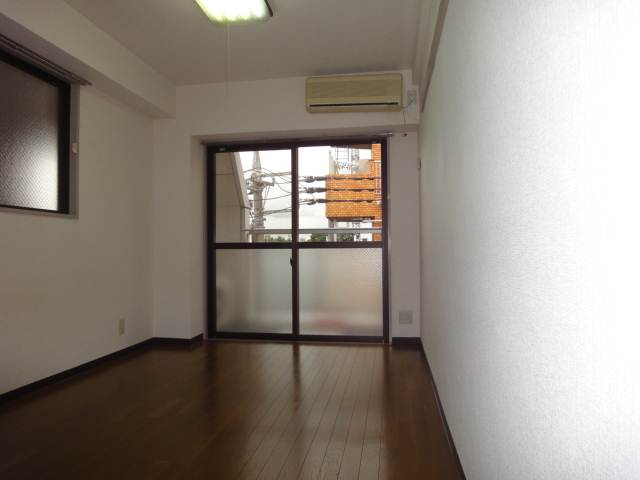 Living and room. Spacious room