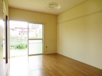 Living and room. Glad flooring