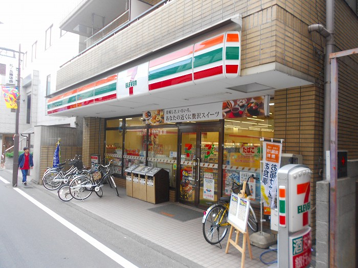 Convenience store. Seven-Eleven (convenience store) to 350m