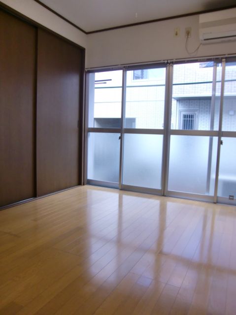 Living and room. Beautiful flooring