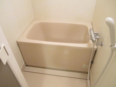 Bath. Looking for room to Town housing National shop ◆ Feel free to