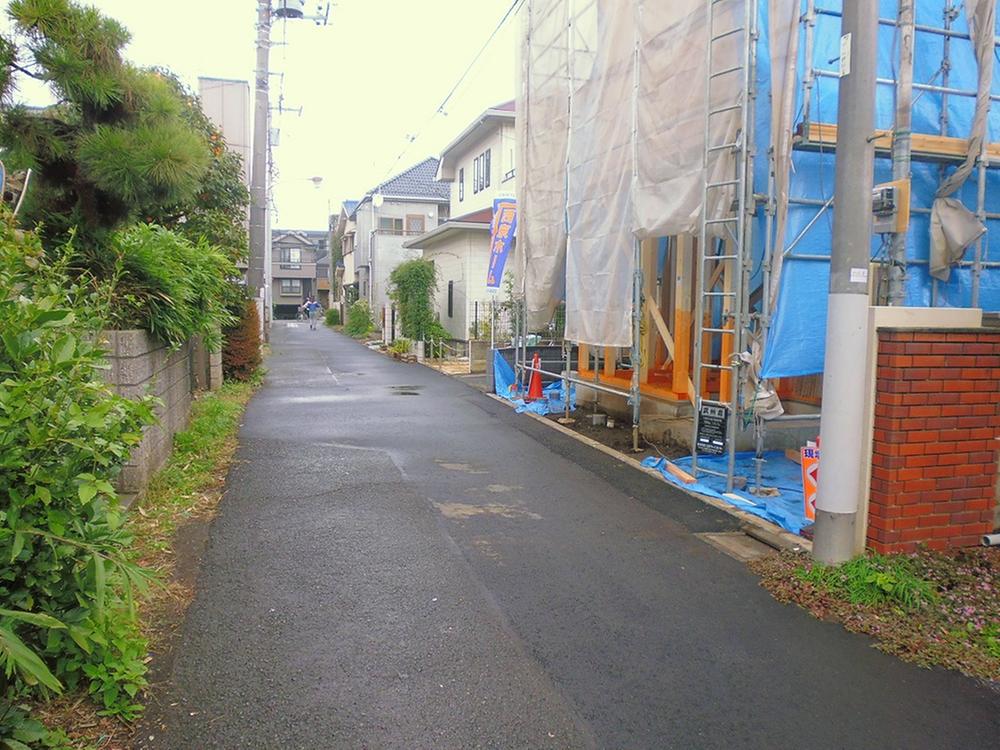 Local photos, including front road. It is a quiet residential area