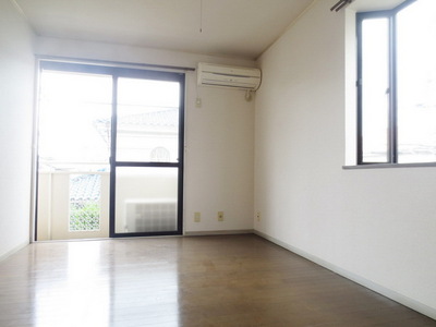 Living and room. 1 floor 2 households