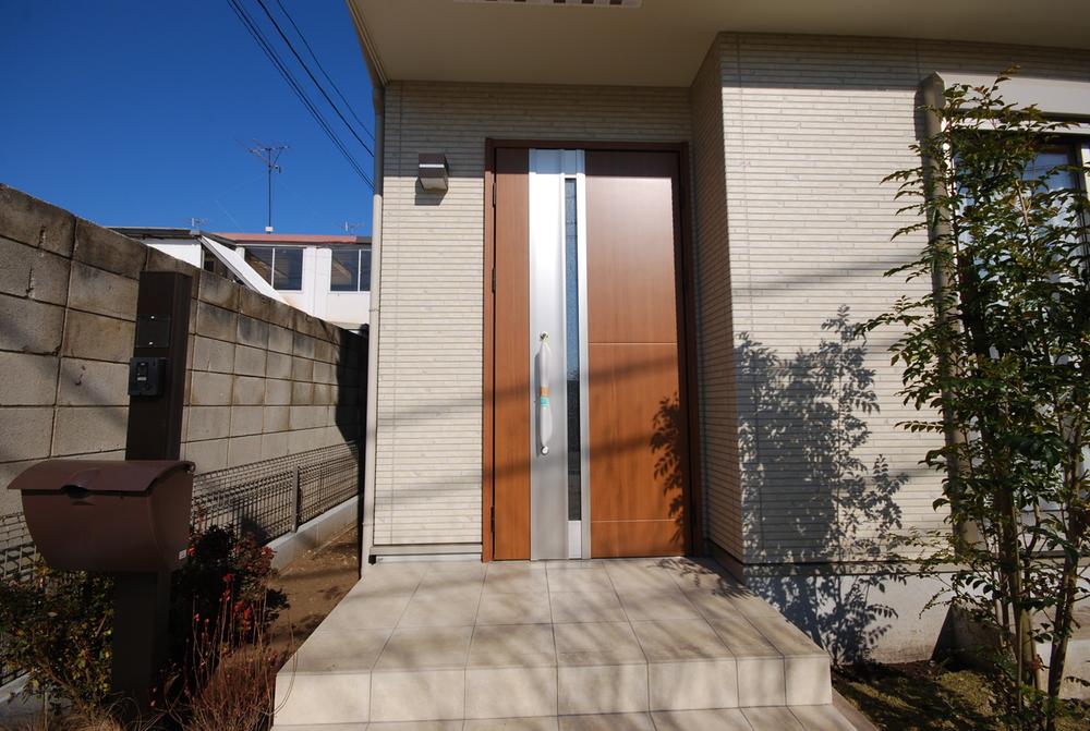 Entrance. Local (12 May 2013) Shooting