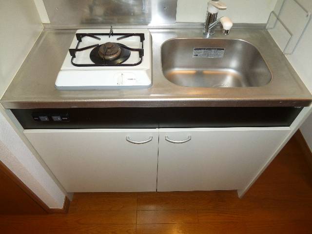 Kitchen. 1 lot gas stoves