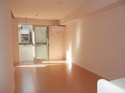 Living and room. ◆ Living 12 Pledge ◆