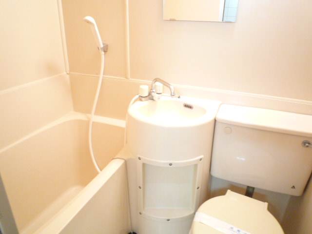 Bath. Effortless unit bus cleaning