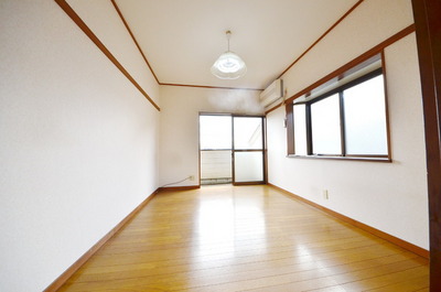 Living and room. Bay window is a corner room only