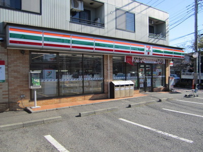 Convenience store. 550m to Seven-Eleven (convenience store)