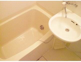 Bath. The loose tired of the day in the bathtub