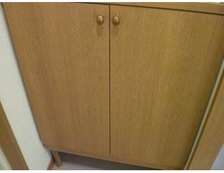 Entrance. There shoebox plenty