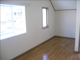 Living and room. 2 Kaiyoshitsu