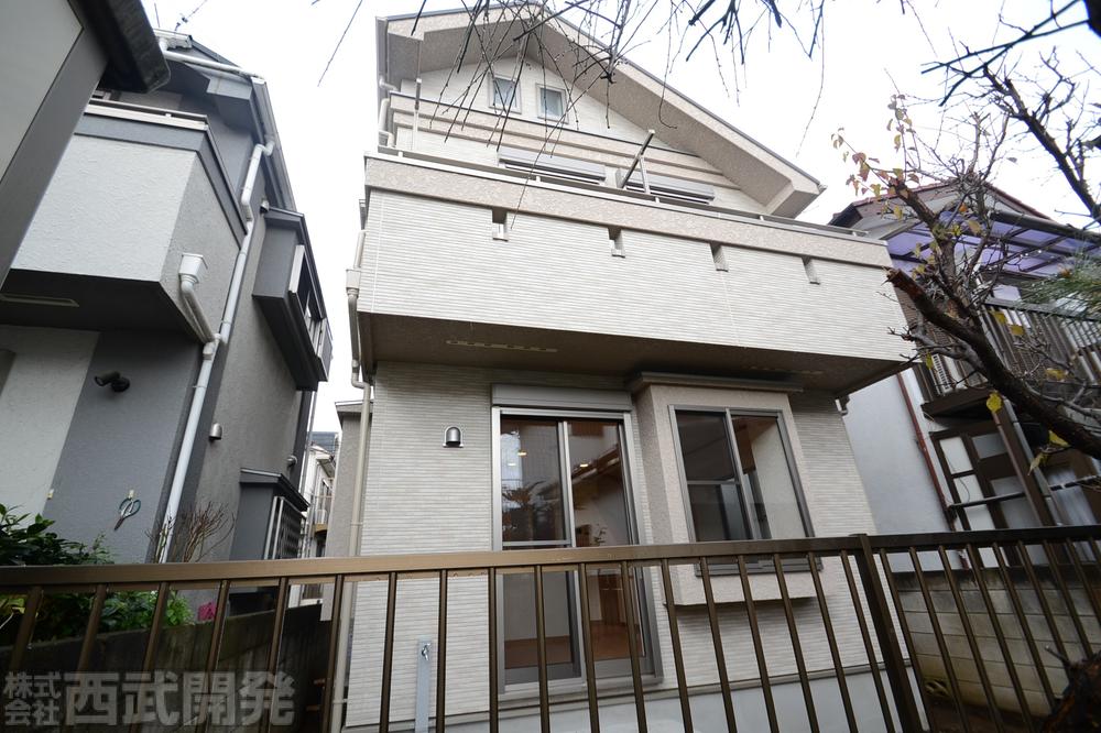 Local appearance photo. Local (12 May 2013) Shooting