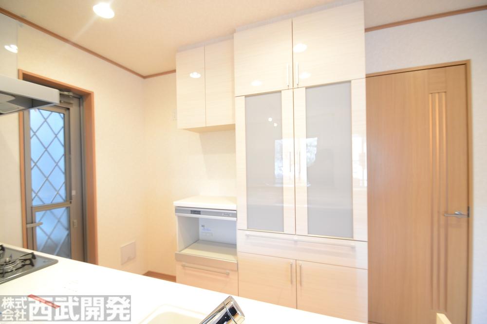 Kitchen. Artificial marble counter kitchen ・ Dishwasher ・ With water purifier ・ Slide storage ・ Underfloor Storage
