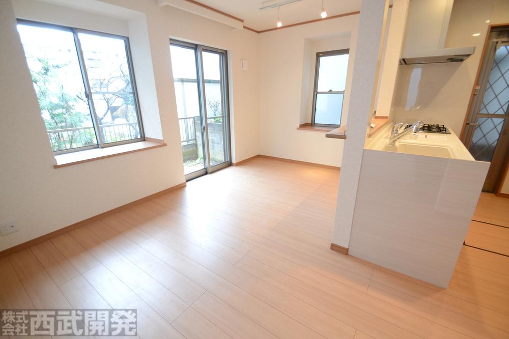 Non-living room. LDK12 Pledge Counter Kitchen