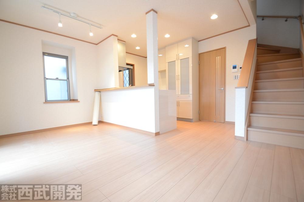 Living. LDK12 Pledge Counter Kitchen Living stairs LD with under-floor heating