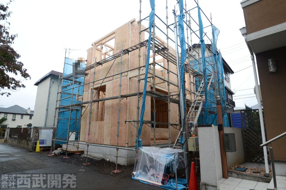 Local photos, including front road. Local (10 May 2013) Shooting