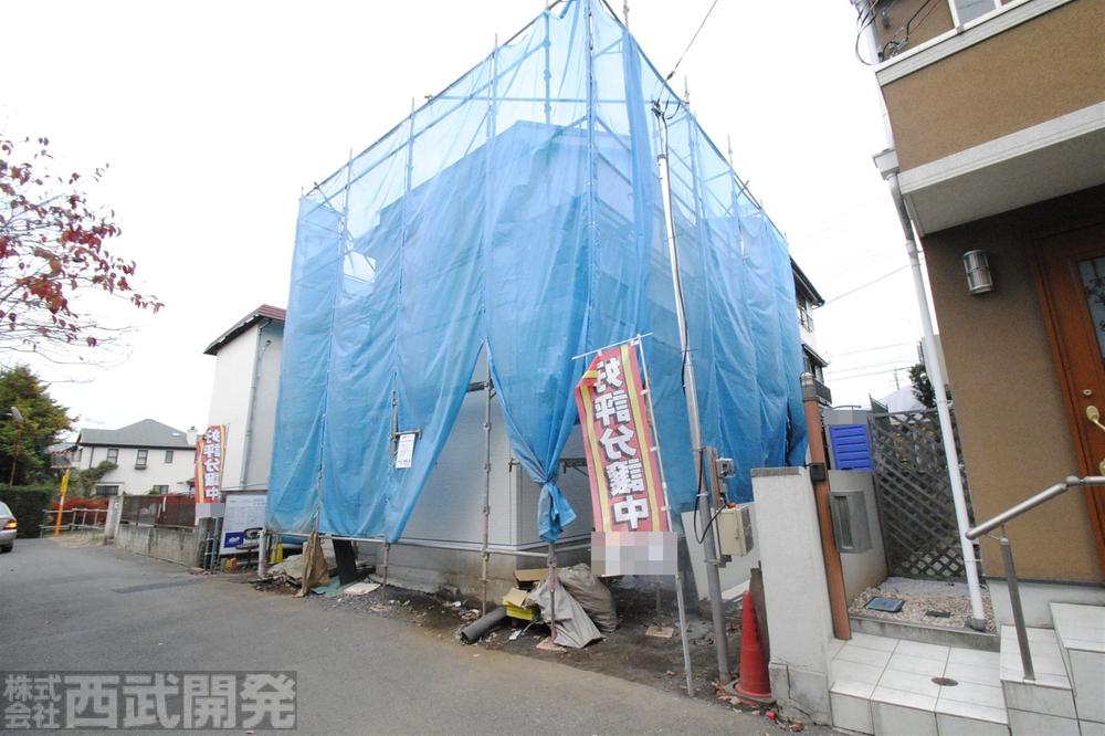 Local photos, including front road. Local (11 May 2013) Shooting