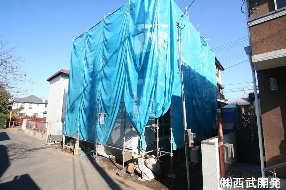 Local photos, including front road. Local (12 May 2013) Shooting